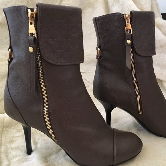 LOUIS VUITTON LV Logo Double Zipper Taupe Leather Gold Hardware Boots Booties - Picture 1 of 7